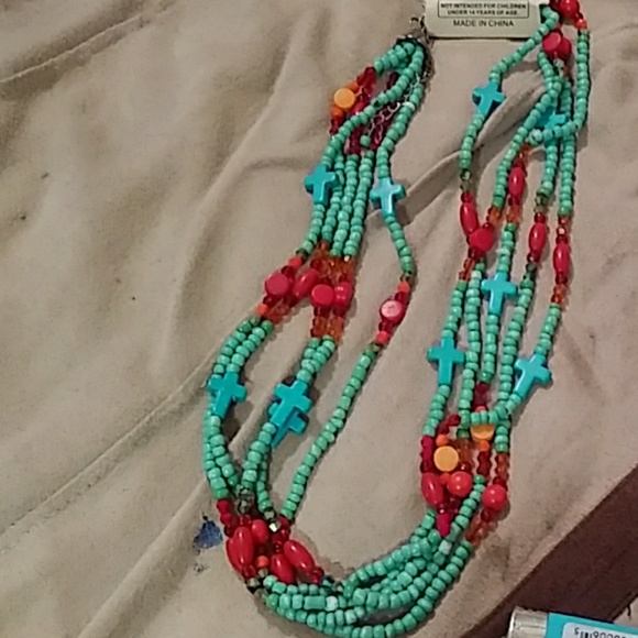 Beaded cross necklace and matching earrings - Picture 5 of 5